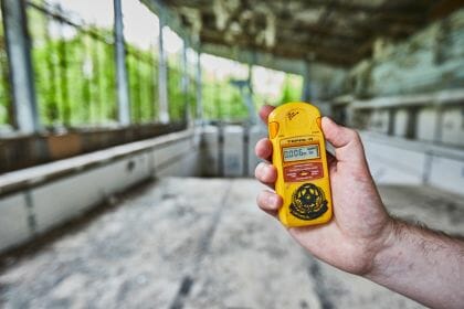 Strahlungsniveau in der Nähe des neuen sicheren Kernkraftwerks Tschernobyl